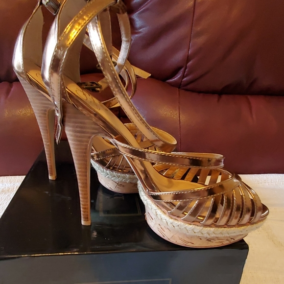 Shoes - Picture 4 of 6